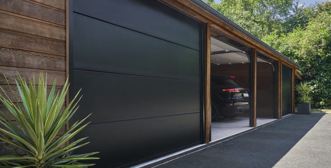 Porte de garage Krispol sectionnelle installée par Harsolution à Huy et en région liégeoise